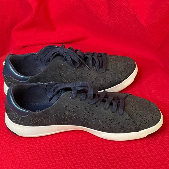 👟 Cole Haan Women’s Navy Blue Perforated Comfy Sneakers. Leather upper. 👟 - Picture 11 of 12